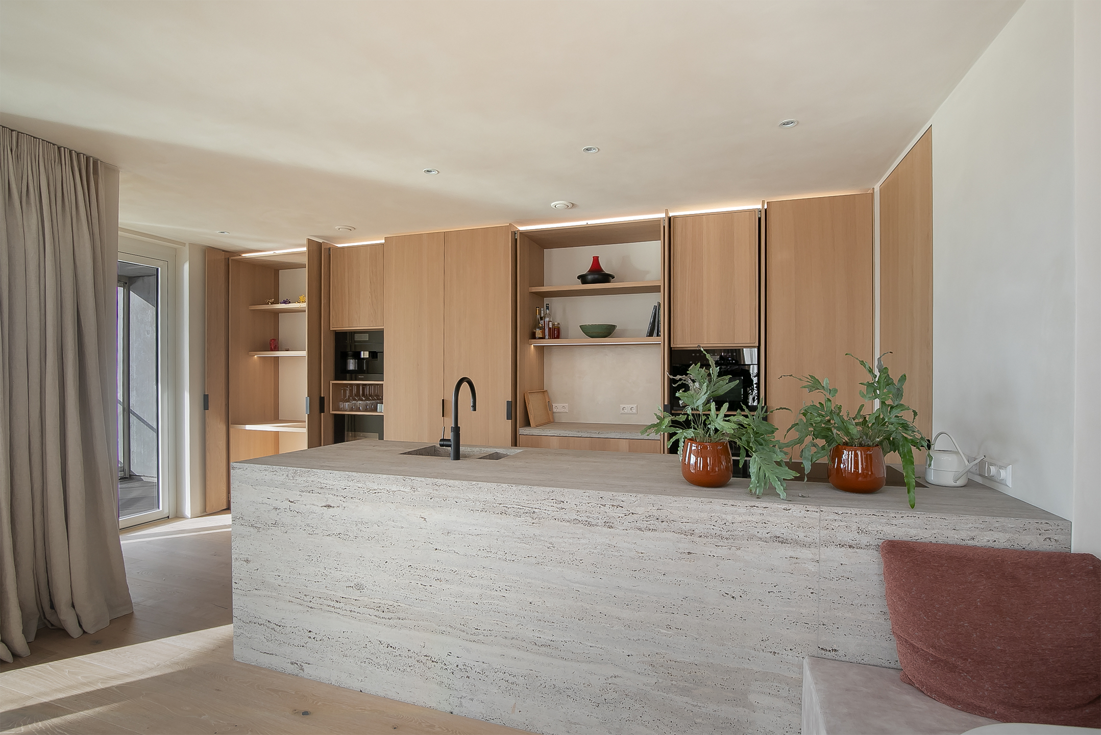 Keuken met grijze tinten