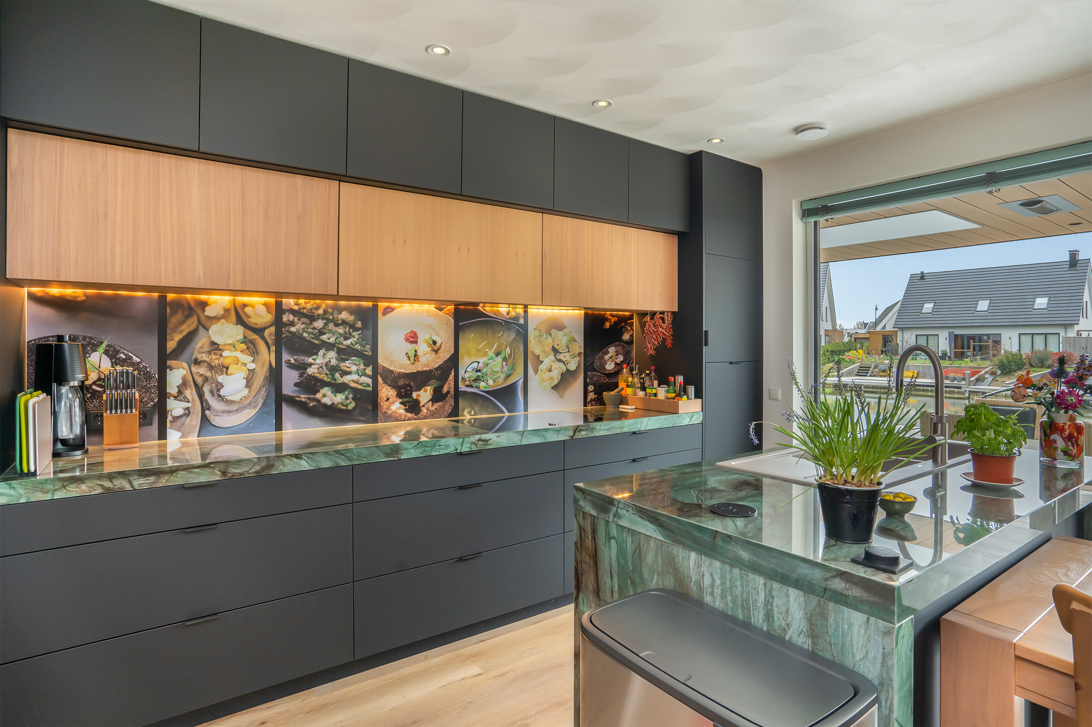 moderne zwarte keuken op maat