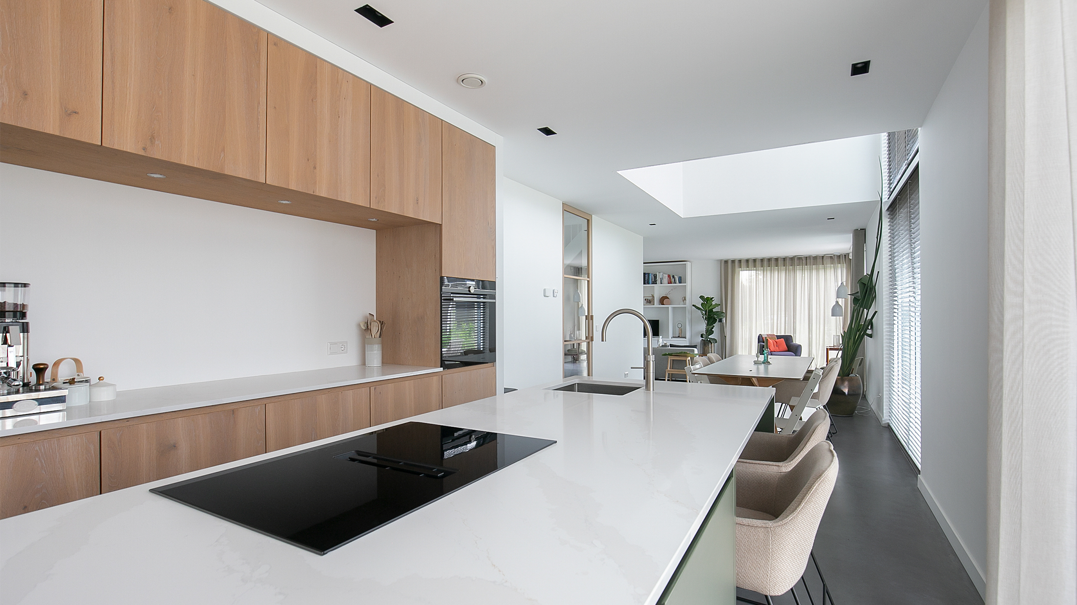 woonkeuken met eiland en bar