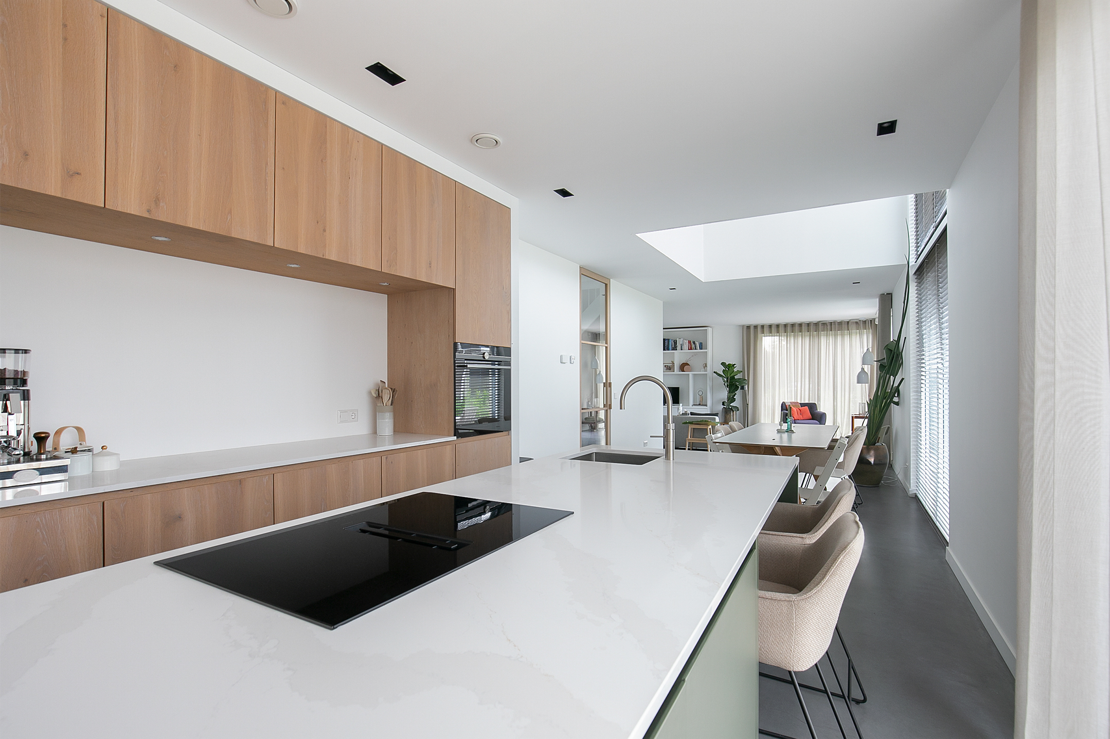 woonkeuken met eiland en bar