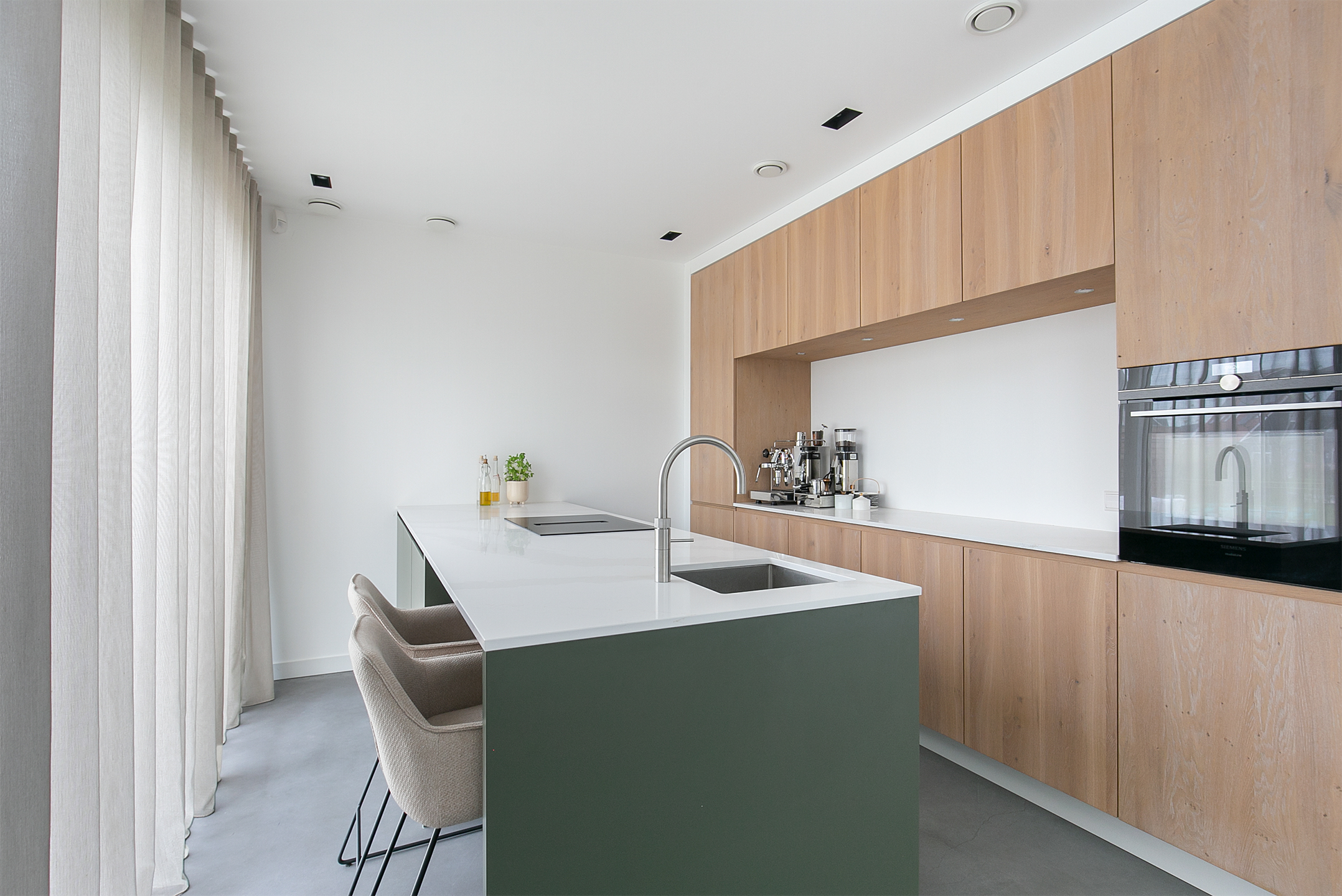 Keuken met groen eiland