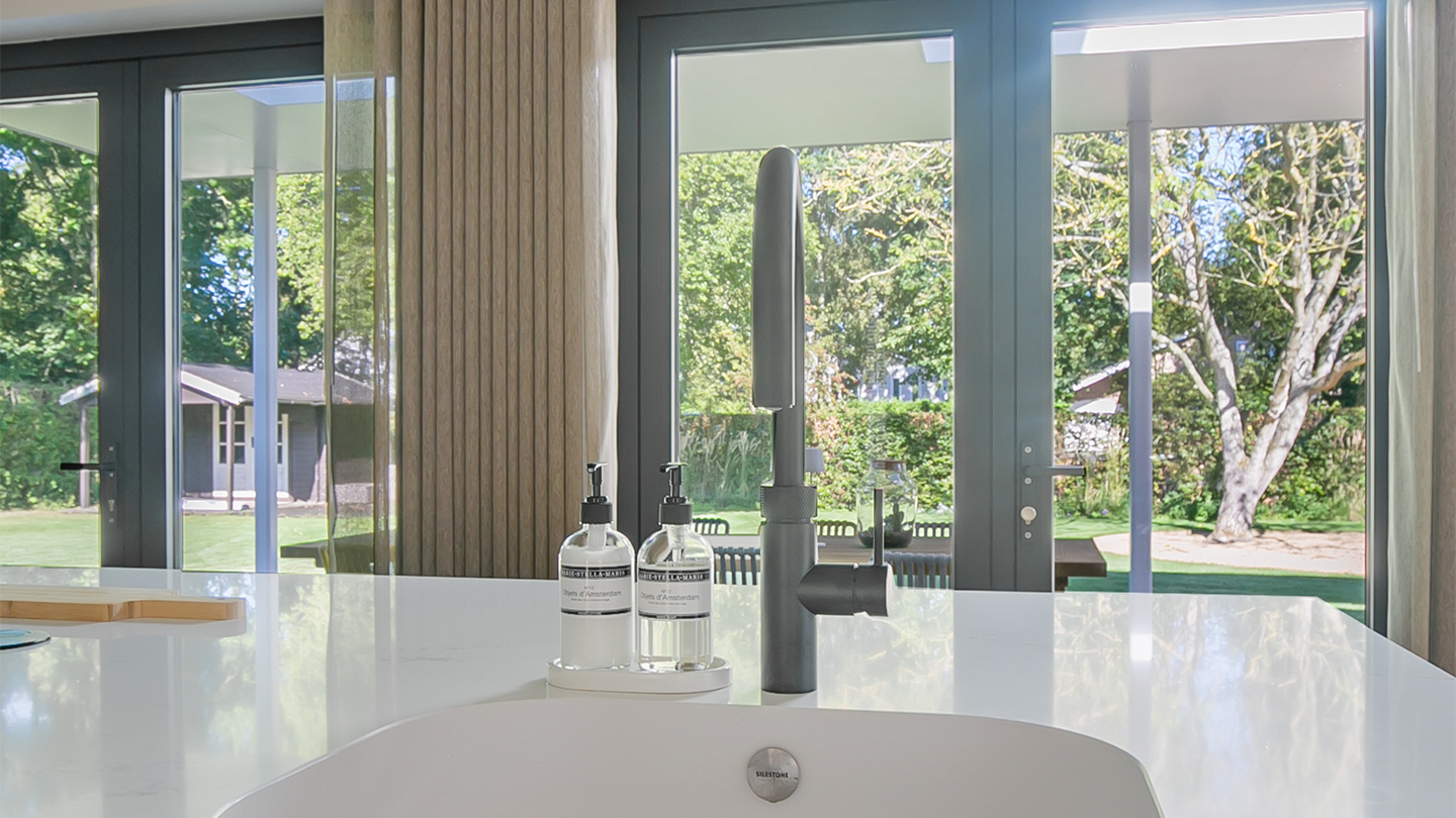 Witte hoogglans keuken