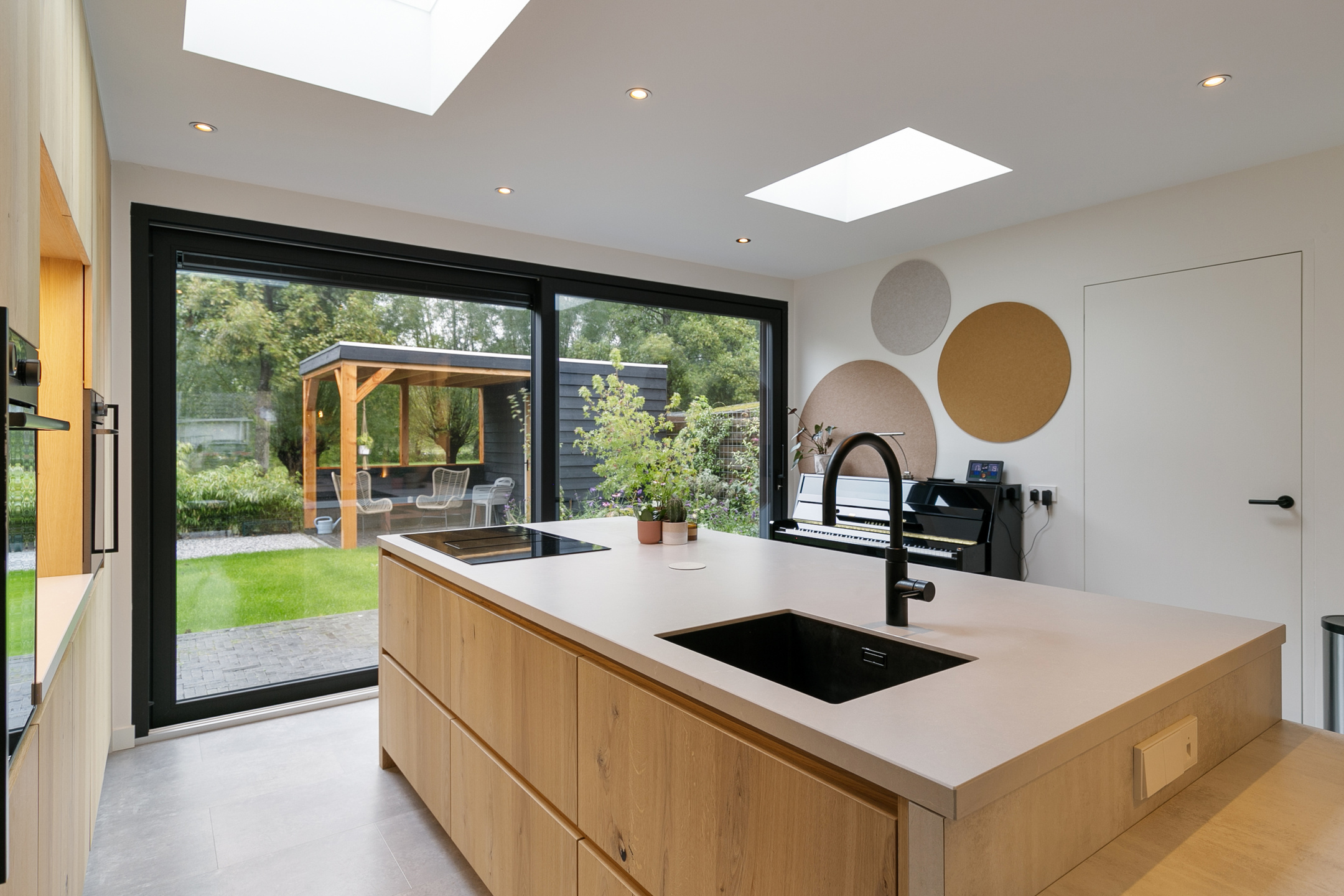 houten keuken met eiland