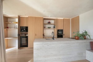 Eiken keuken met warme tinten