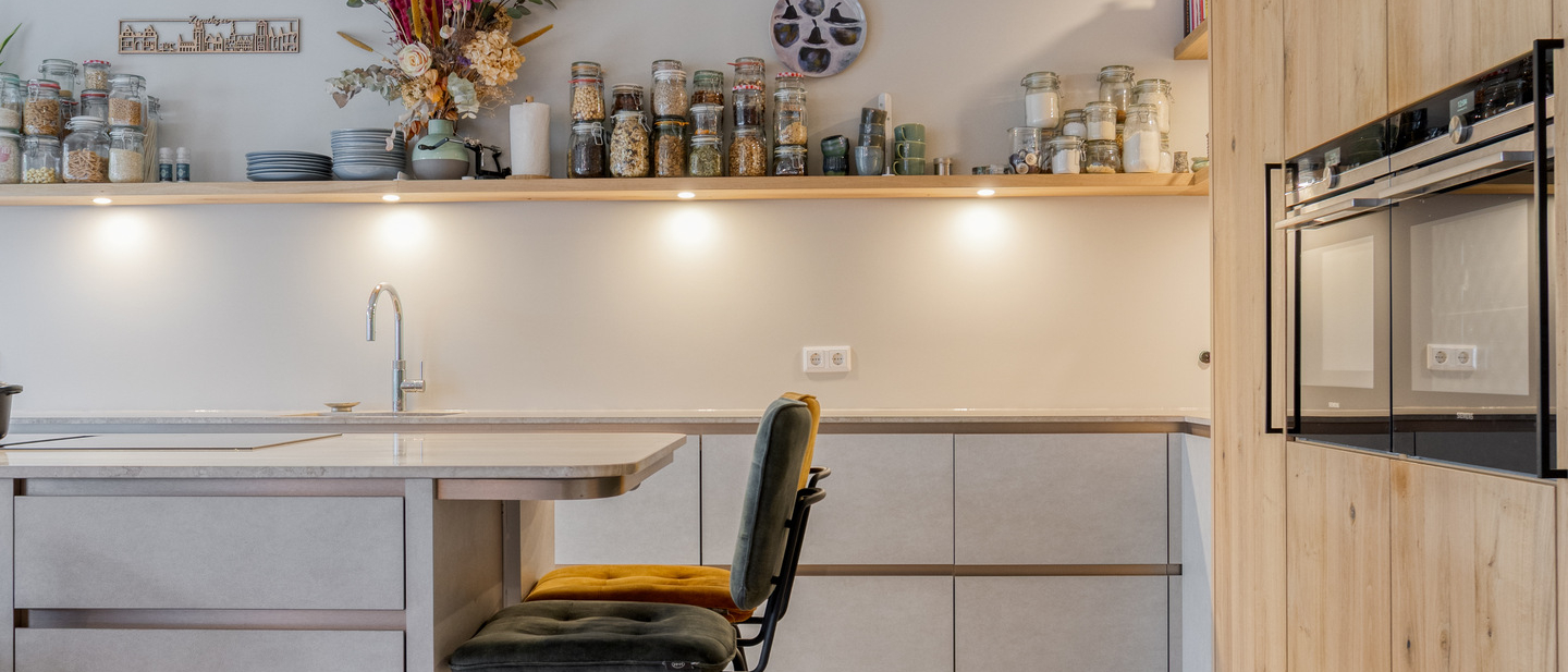 Tijdloze keuken met hout